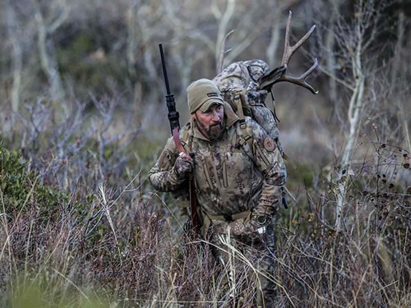 Охотник с рогами оленя