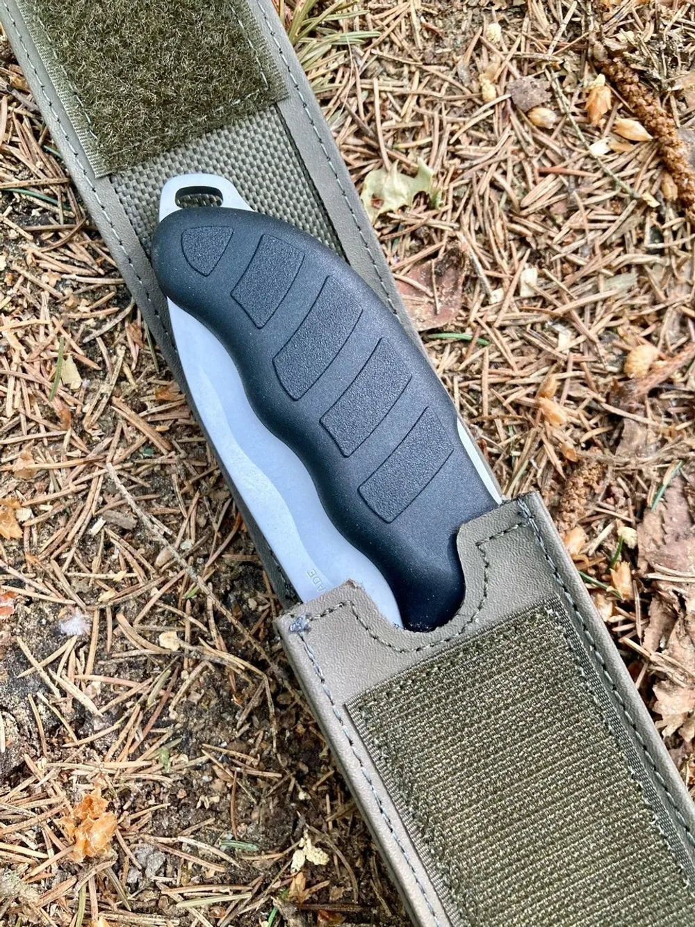 Складной нож Victorinox Hunter Pro M 136 мм — это незаменимый помощник на пикнике или в кемпинге